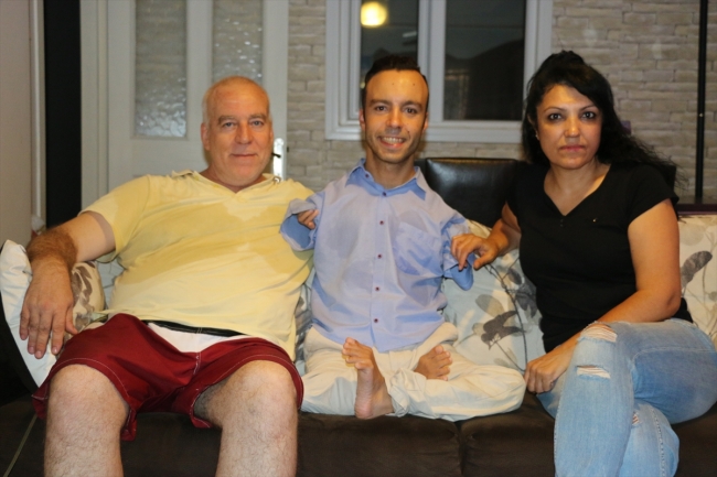 Bedensel engelli milli yüzücü ayaklarıyla hayat hikayesini yazdı